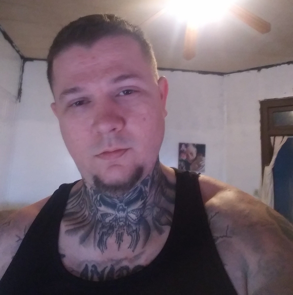 Profile Picture of Erik Green (@greenerik234) on Poshmark