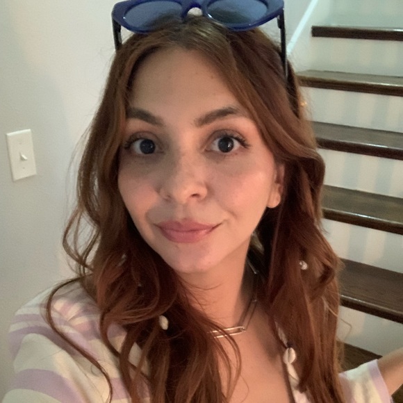 Profile Picture of Hilda Quintero (@hilquin) on Poshmark