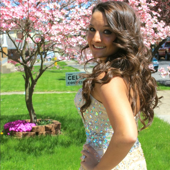Profile Picture of Josephine Wright (@josieeee4) on Poshmark