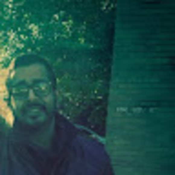 Profile Picture of Michael Braunlin (@makshay86) on Poshmark