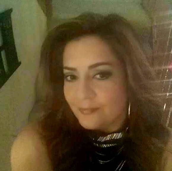 Profile Picture of Lisa Heiberg (@angelsembrace) on Poshmark