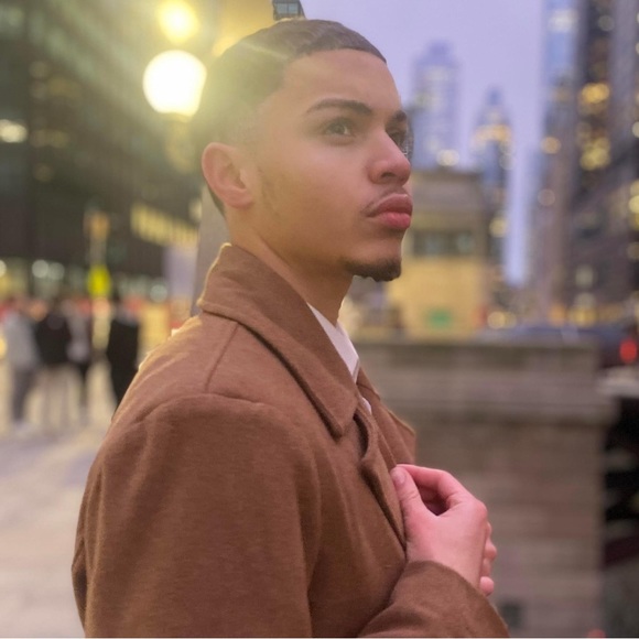 Profile Picture of John Booker (@leirmanibooker) on Poshmark