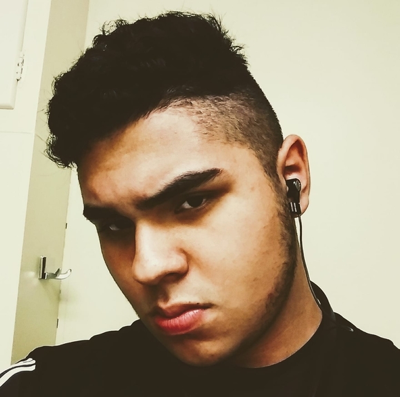 Profile Picture of Kevin Araujo (@vodak) on Poshmark