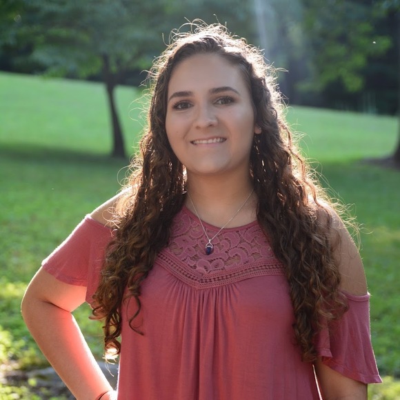 Profile Picture of Kara Yoder (@kyoder748) on Poshmark