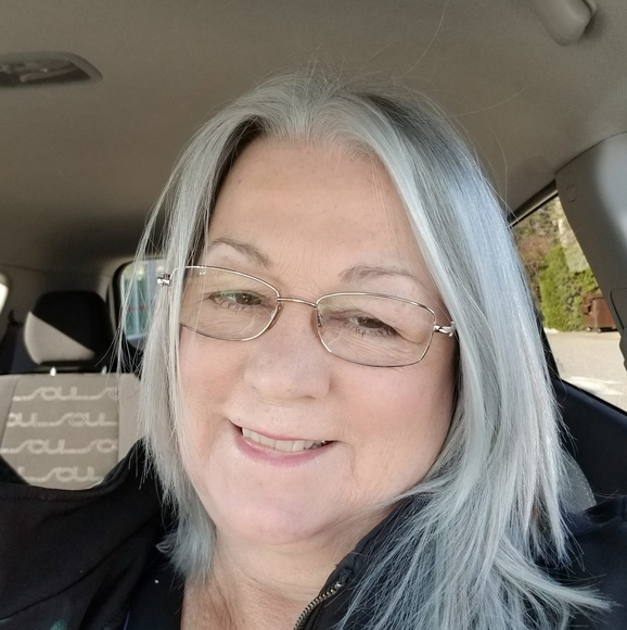 Profile Picture of Maureen Wiley (@wileycoyote14) on Poshmark
