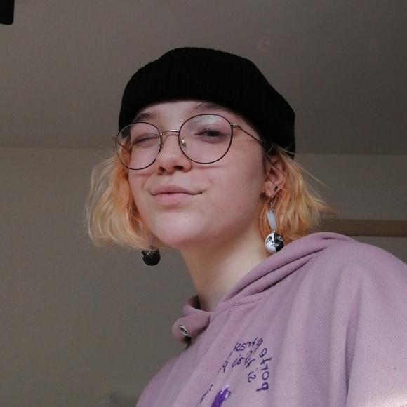 Profile Picture of MÃ©lodia Bellefeuille.r. (@soupewonton) on Poshmark