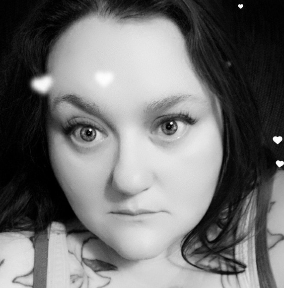 Profile Picture of April Chandler (@amanning1414) on Poshmark