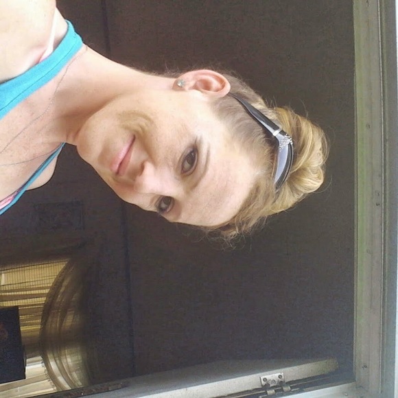 Profile Picture of Angel Manning (@angelmanning86) on Poshmark
