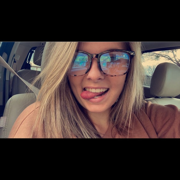 Profile Picture of Kylee Payton (@kylee_payton) on Poshmark