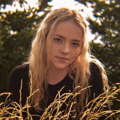 Profile Picture of Makaila Rae Holmes  💫 (@m0_holmes) on Twitter