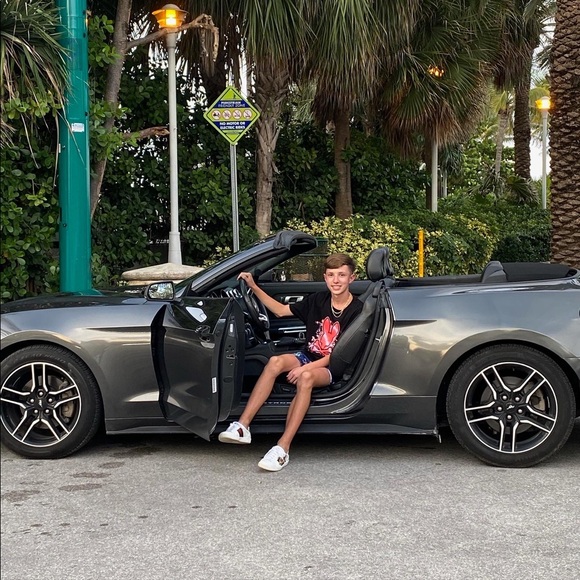 Profile Picture of Ana Trevathan (@zacktrevathan) on Poshmark