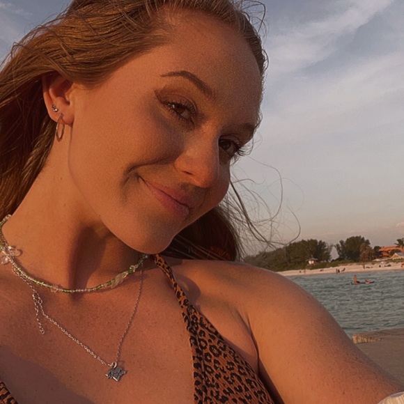 Profile Picture of Karlie Alflen (@karliealflen) on Poshmark