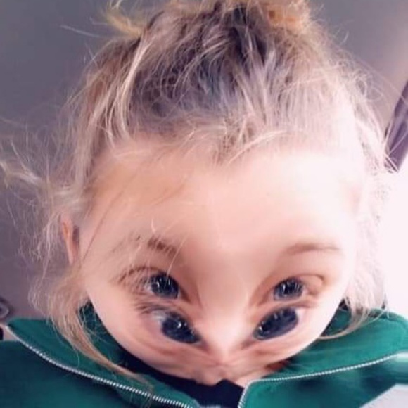 Profile Picture of Alexis Steele (@stupidkid2276) on Poshmark