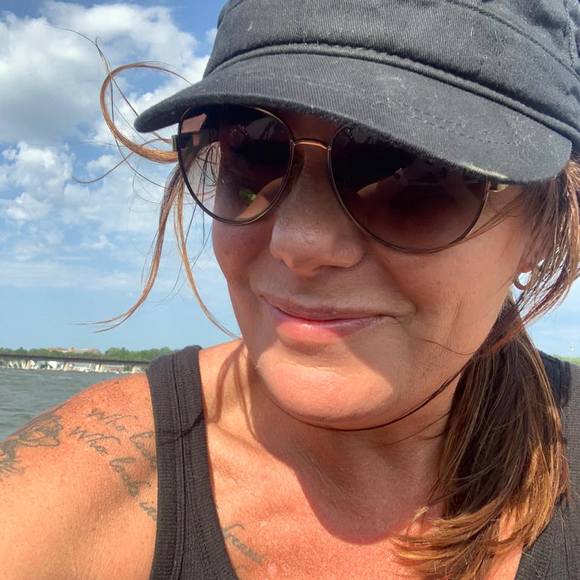Profile Picture of Sandra Tyler (@sklath) on Poshmark