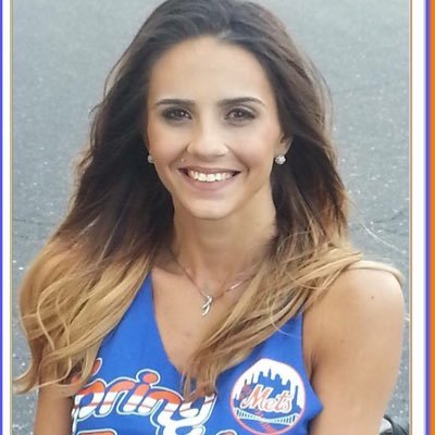 Profile Picture of Amanda Perla (@amandaperla) on Twitter