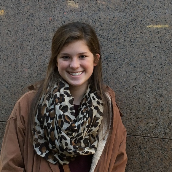 Profile Picture of Emily Carroll (@emily_carrolll) on Poshmark