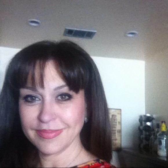 Profile Picture of Anna Ardizone (@annaardizone) on Poshmark