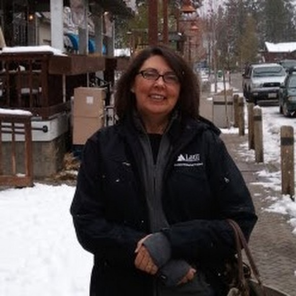 Profile Picture of Vicky Watson (@vicky_watson) on Poshmark