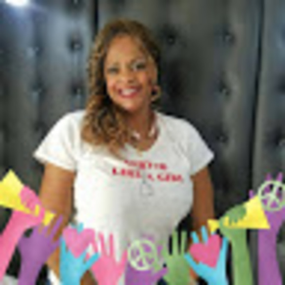 Profile Picture of Cassandra Taylor (@cassandratay587) on Poshmark