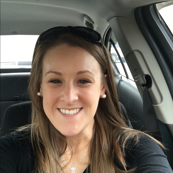 Profile Picture of Nicole Dachille (@cole0824) on Poshmark