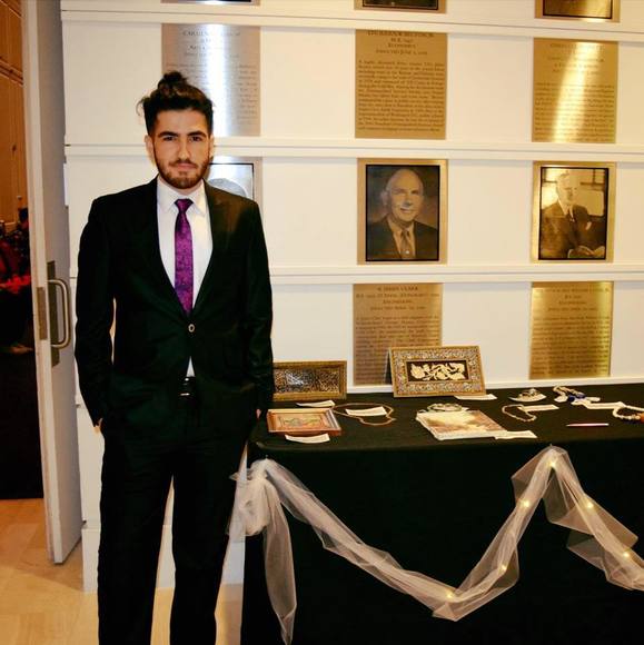 Profile Picture of Alborz Zafari (@alborz_zafari) on Poshmark