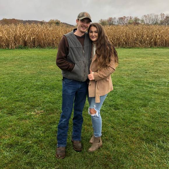 Profile Picture of Ryley Thomas (@ryleyt45) on Poshmark