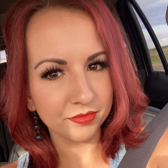 Profile Picture of Kayla Pottle (@kaylapottle) on Poshmark