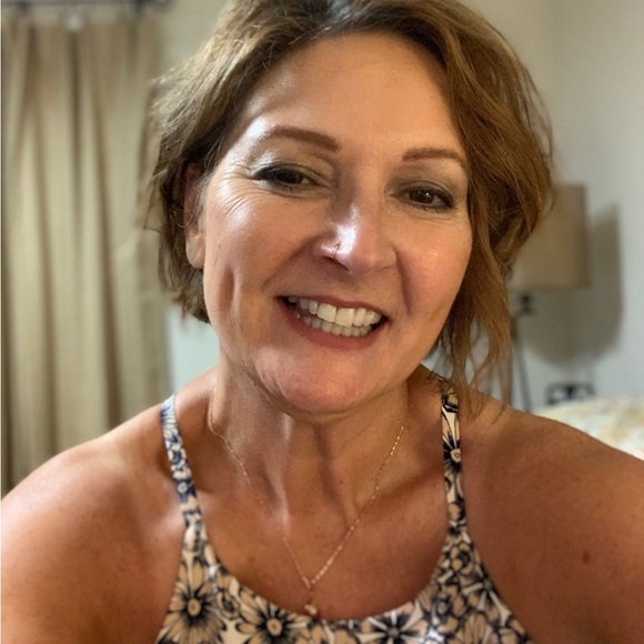 Profile Picture of Dianna Andrews (@dianna5365) on Poshmark