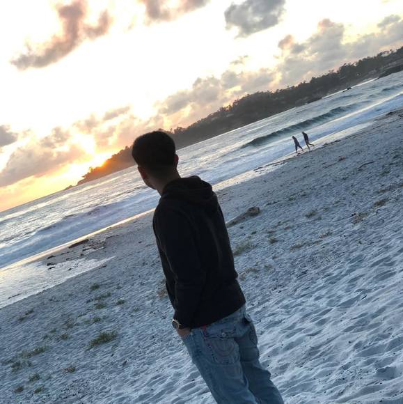 Profile Picture of Fernando Orellana (@fernandoyei01) on Poshmark