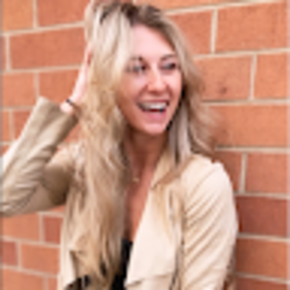 Profile Picture of Alexis Baranoff (@lexyleigh1) on Poshmark