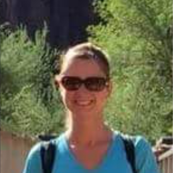 Profile Picture of Carey Ommen (@commen) on Poshmark