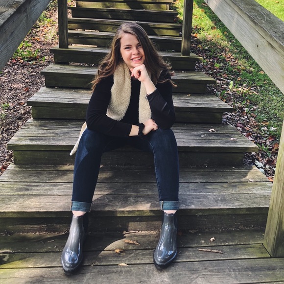 Profile Picture of Katie Schlichter (@katieschlichter) on Poshmark