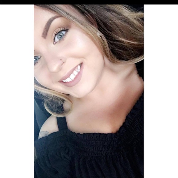 Profile Picture of Ivy Strandt (@istrandt) on Poshmark