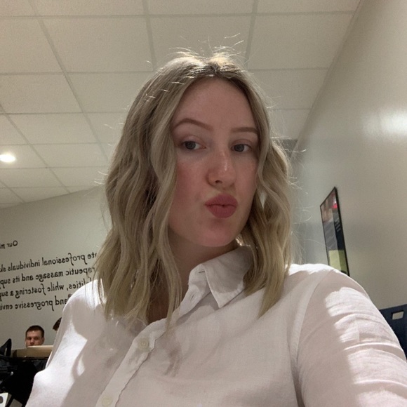 Profile Picture of Tatum Lindley (@tatumlindley) on Poshmark