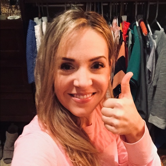 Profile Picture of Chaya Pitcher (@chayapitcher) on Poshmark