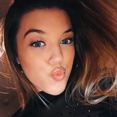Profile Picture of Cynthia Castro 🌻 (@xox_cynthia) on Twitter