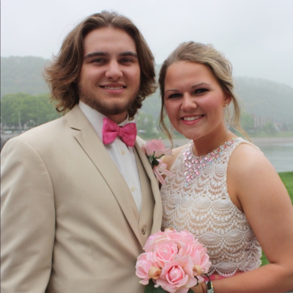 Profile Picture of Lexy Stricklen (@lexystricklen) on Poshmark
