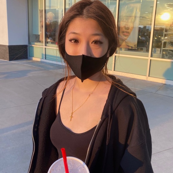 Profile Picture of Amber Zhao (@amberzhao) on Poshmark