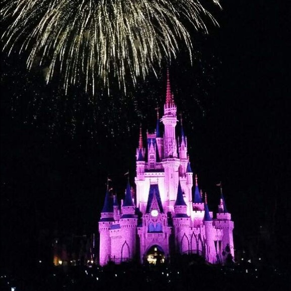 Profile Picture of Carrie Hobscheid (@carriella81) on Poshmark