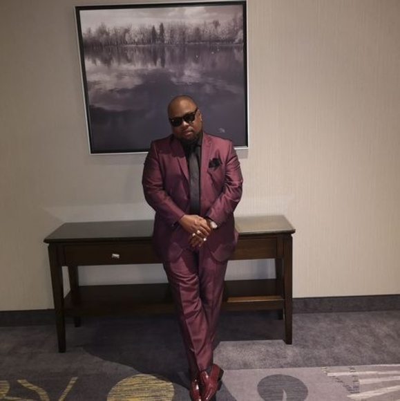Profile Picture of Stephen Hoyte (@stephenhoyte) on Poshmark