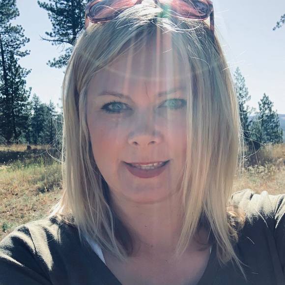 Profile Picture of Kim Hatch (@ksjhatch) on Poshmark
