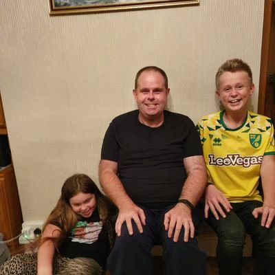 Profile Picture of Robert Gibbs (@RobertG03921356) on Twitter