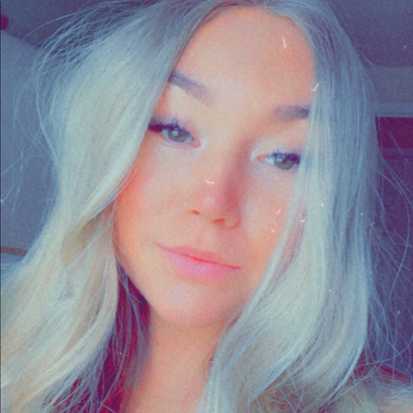 Profile Picture of Madeline Larralde (@madelinesf16) on Poshmark