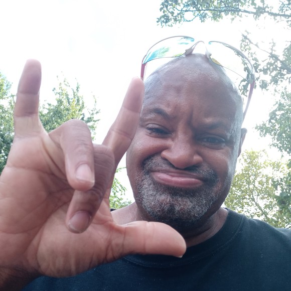 Profile Picture of James Wallace (@jw752881) on Poshmark