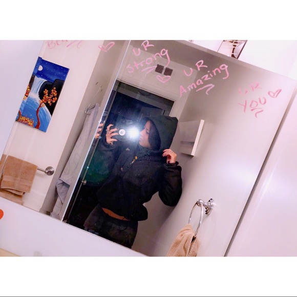 Profile Picture of Emily Morley (@emilymorley427) on Poshmark