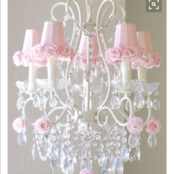 Profile Picture of Iris Flores (@creationsbyiris) on Poshmark