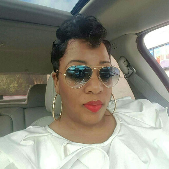 Profile Picture of Sanetta Hinton (@savannah6415) on Poshmark