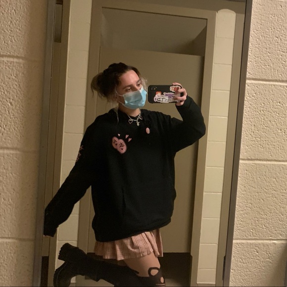 Profile Picture of Alexis Mccombs (@mccombsa04) on Poshmark