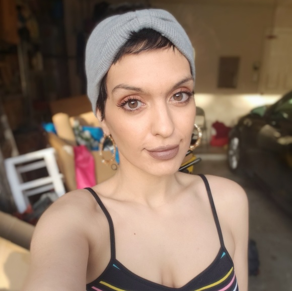 Profile Picture of Liz Ostrander (@lizzie099) on Poshmark