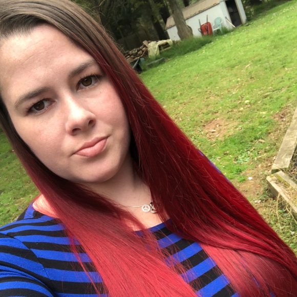 Profile Picture of Amy Vandillen (@amy_vandillen) on Poshmark